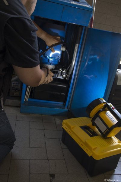 ST999-10L reflektor 10W s bohatou výbavou