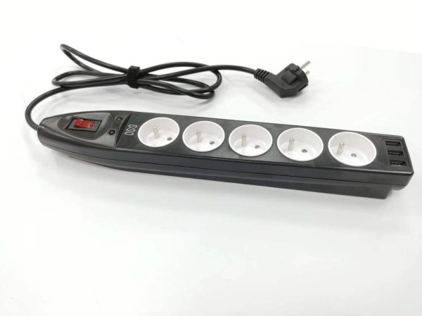 Prepätová ochrana IN 553051 s 5 zásuvkami a 3 USB