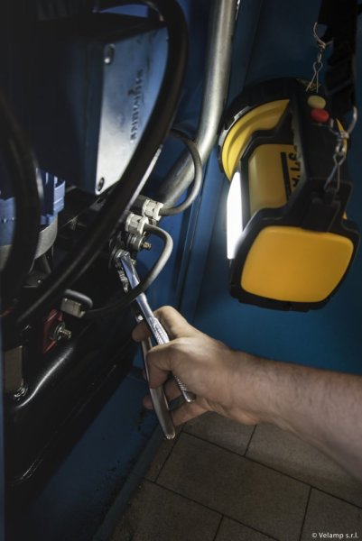 ST999-10L reflektor 10W s bohatou výbavou