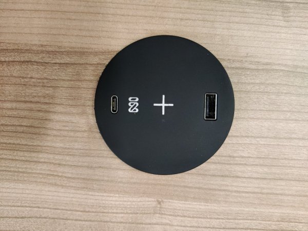 Zabudovaná lišta IN 553043, Qi nabíjanie, USB A + C