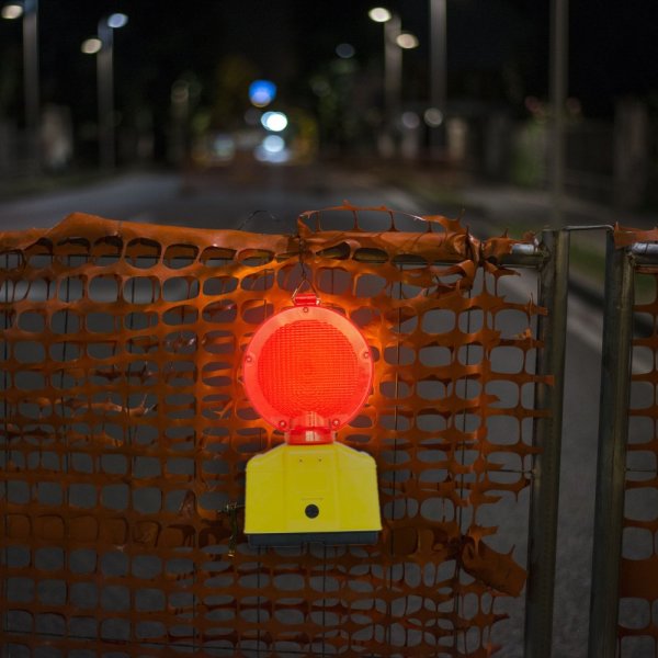 VELAMP ST088 Výstražný maják s červeným světlem