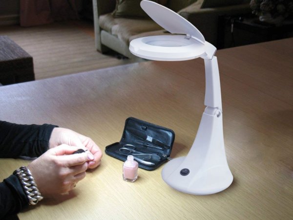 VELAMP LE004LED Stolní lampa s lupou