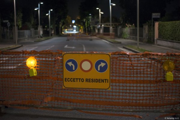 VELAMP IL08 LED silniční výstražné světlo