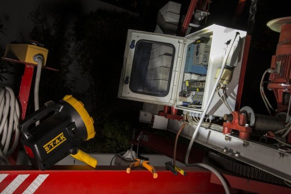 VELAMP R920 Nabíjacia 20W LED baterka